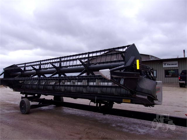 2001 Gleaner 825 Header Flex