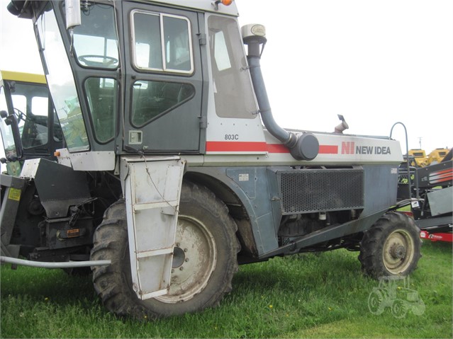 1989 New Idea 803C Combine