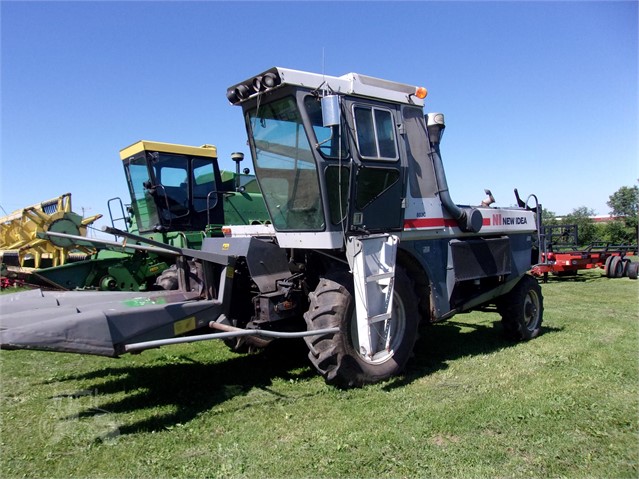 1989 New Idea 803C Combine