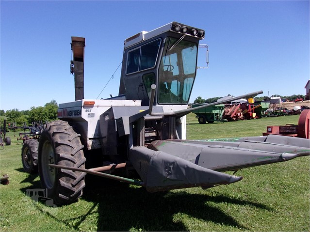 1989 New Idea 803C Combine