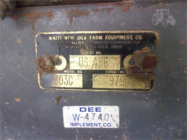 1989 New Idea 803C Combine