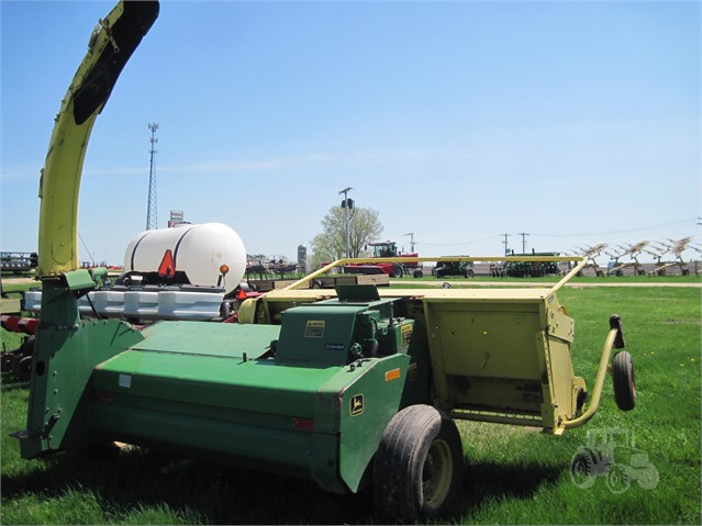 John Deere 3950 Forage Harvester