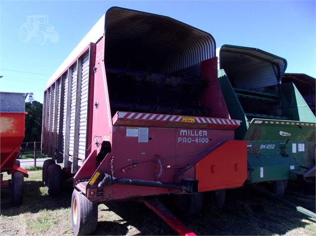 Miller Pro 4100 Forage Box