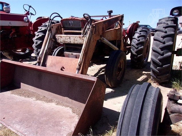 International 460 Tractor