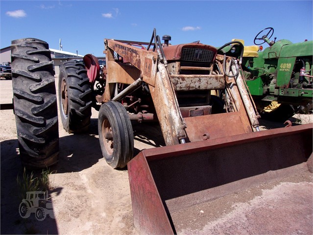 International 460 Tractor