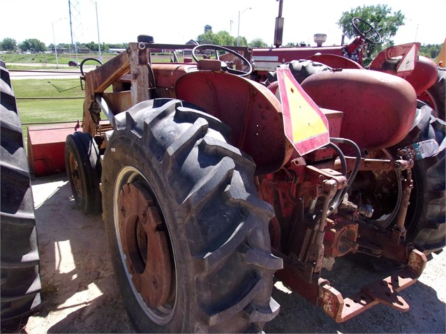 International 460 Tractor