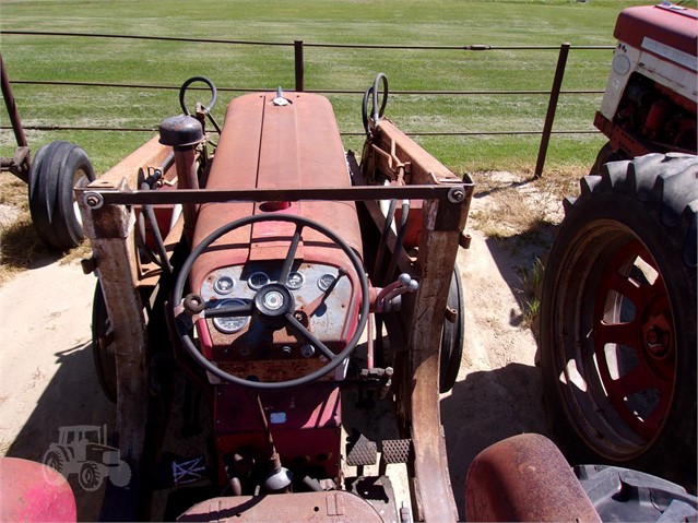 International 460 Tractor