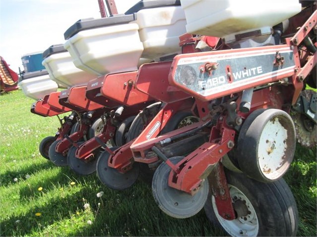 White 6180 Planter