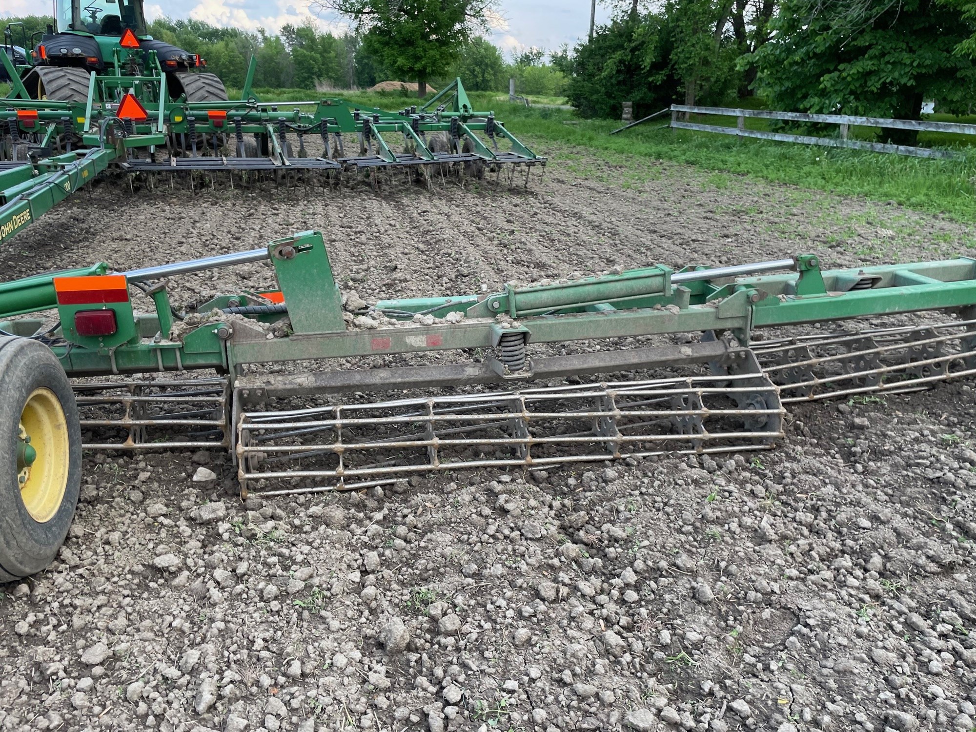 2004 John Deere 200-36 Harrow