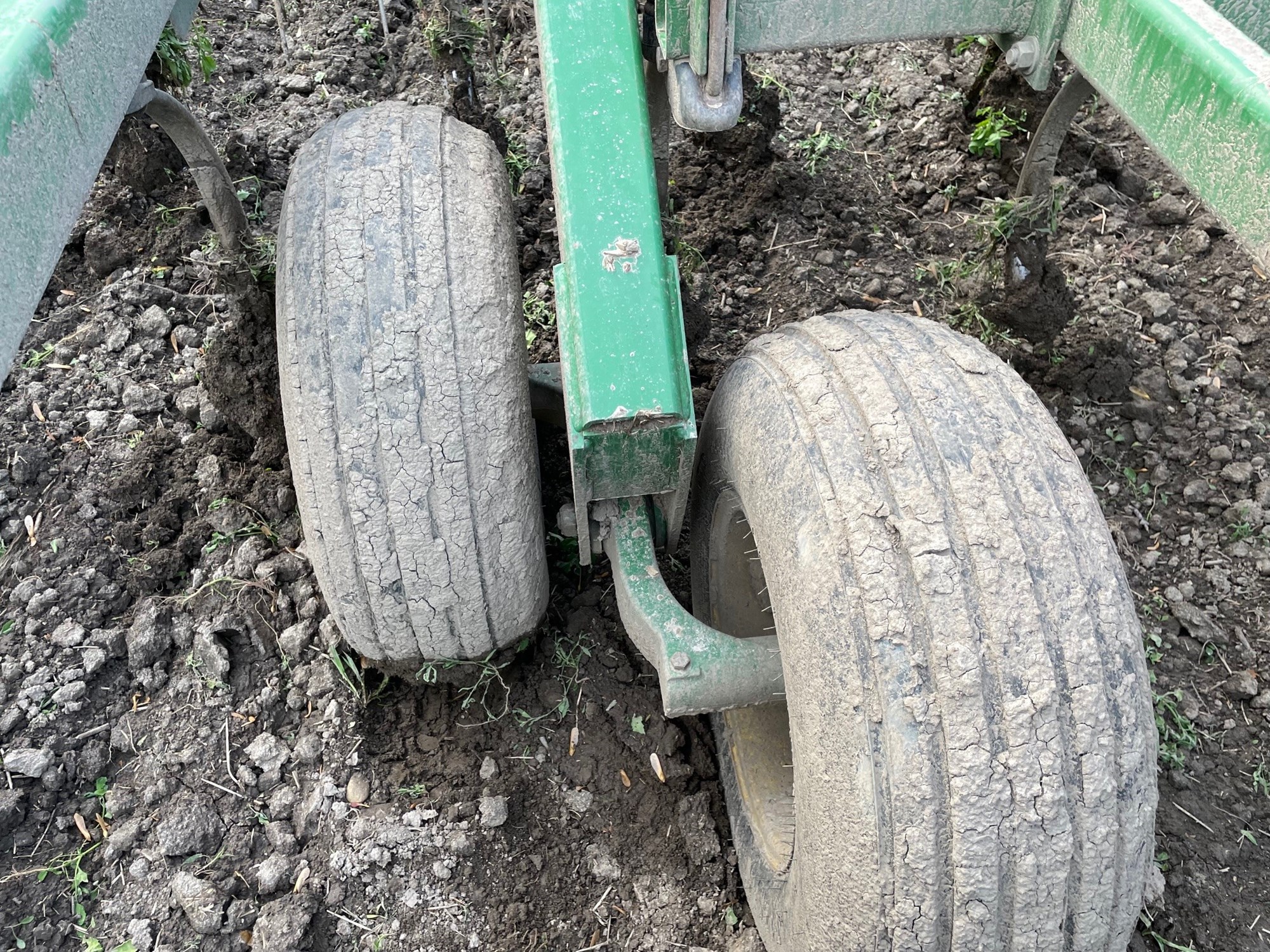 2004 John Deere 980-36 Field Cultivator