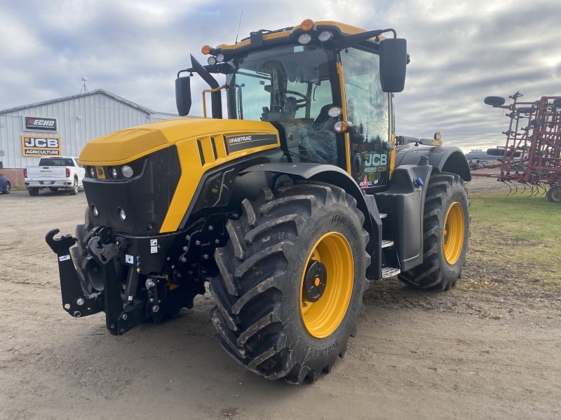 2024 JCB 4220 FASTRAC Tractor