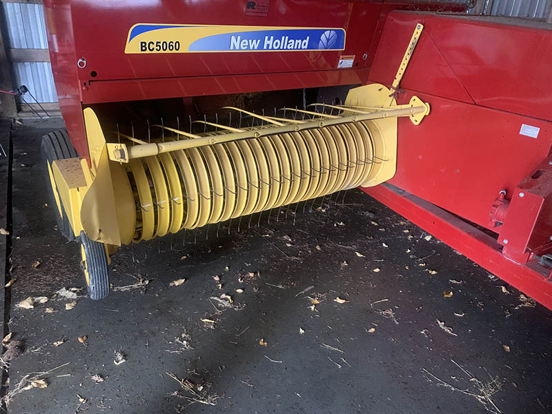 2010 New Holland BC5060 Baler/Square