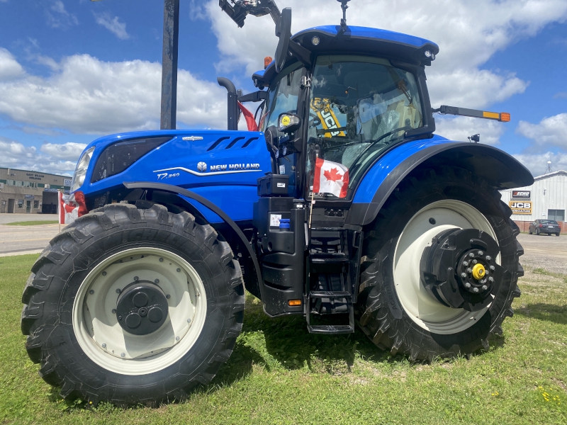 2025 New Holland T7.260 PLMI Tractor