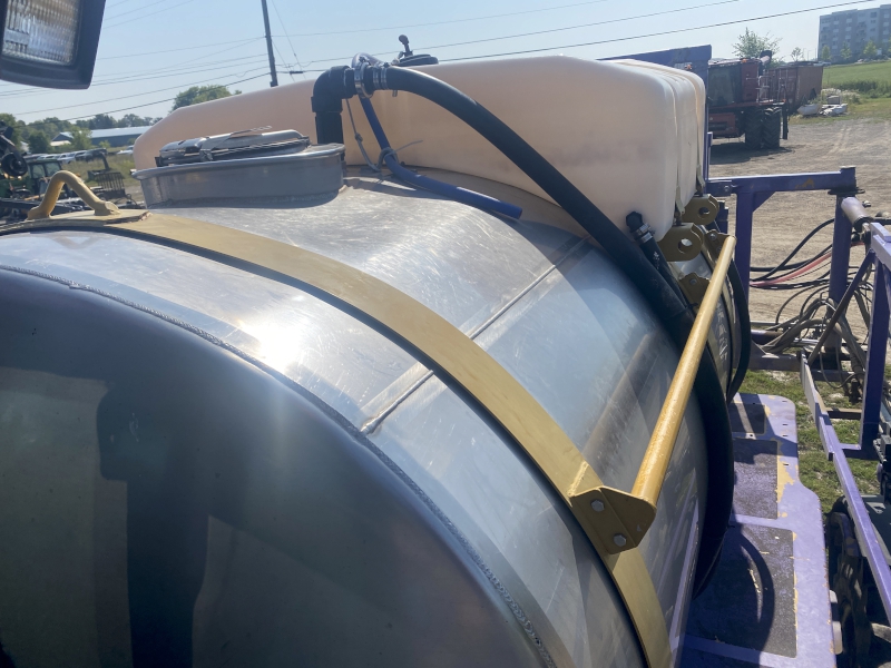 2001 RoGator 1254 Sprayer/High Clearance