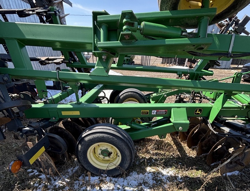 2004 John Deere 637 Disk Tandem
