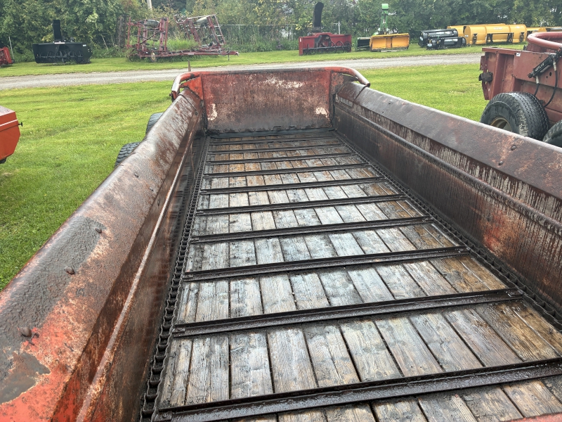 1984 New Holland 679 Manure Spreader