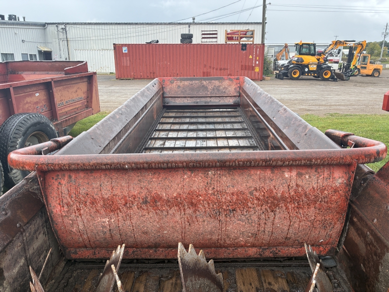 1984 New Holland 679 Manure Spreader