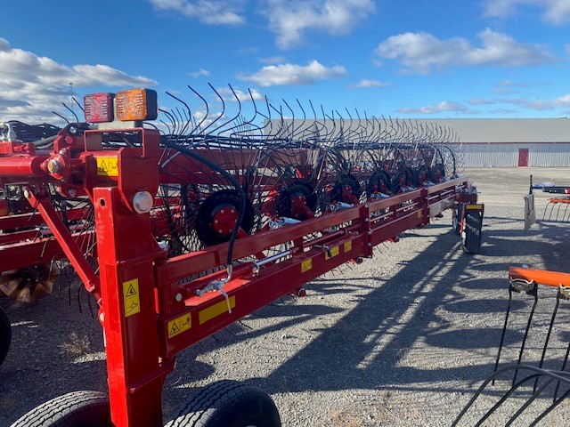 2023 Case IH WR302 Rake