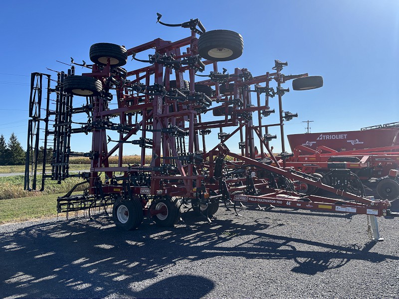2025 Salford 700-44 Field Cultivator