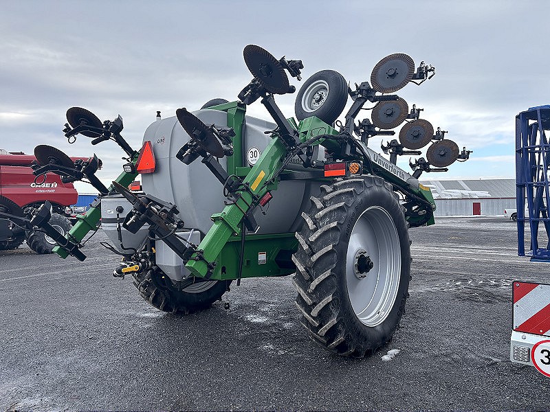 2023 Unverferth 1400 Applicator