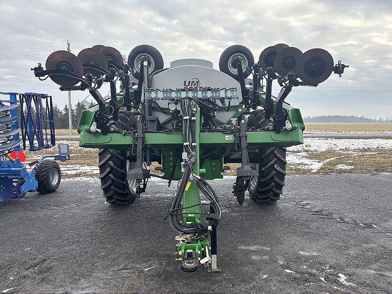 2023 Unverferth 1400 Applicator