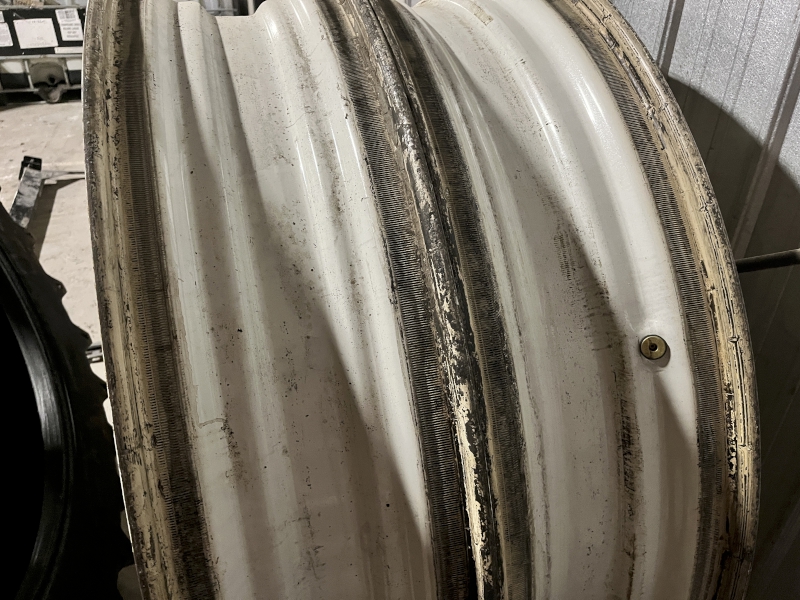 2006 Titan 320/90R50 Tires