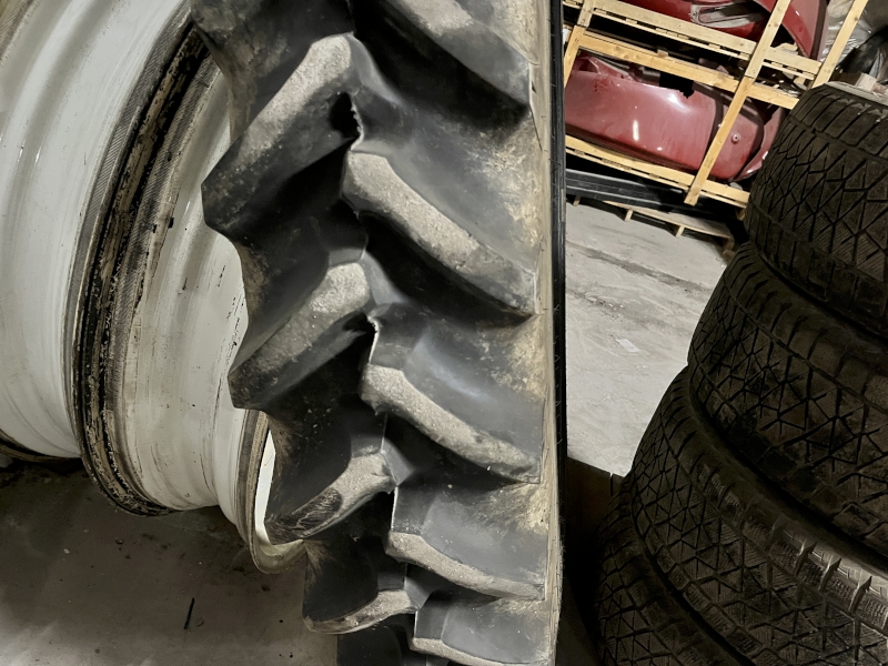 2006 Titan 320/90R50 Tires