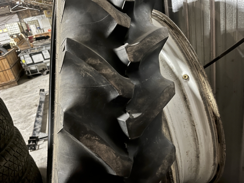 2006 Titan 320/90R50 Tires