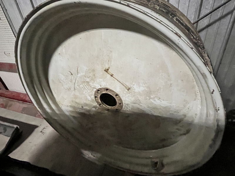 2006 Titan 320/90R50 Tires