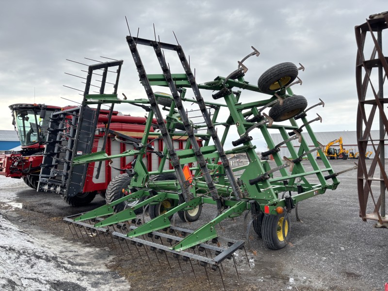 1997 John Deere 980 Field Cultivator