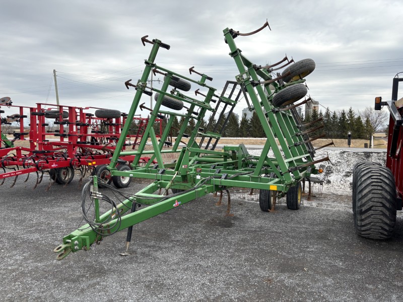 1997 John Deere 980 Field Cultivator