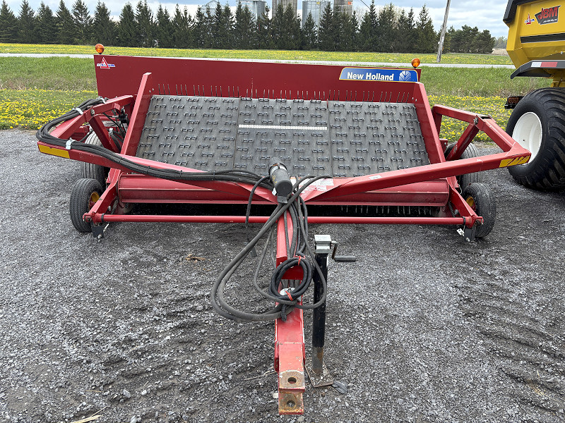2012 New Holland H5410 Windrow Merger