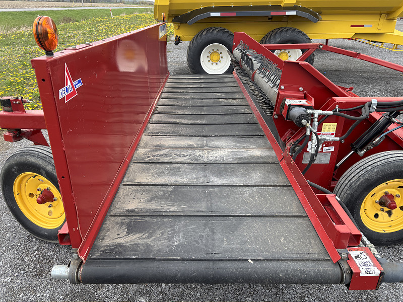 2012 New Holland H5410 Windrow Merger