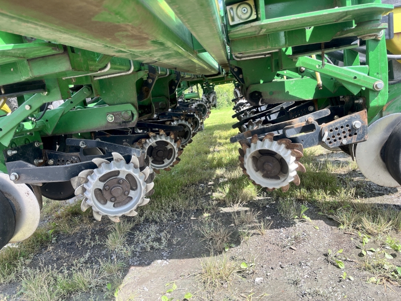 2009 John Deere 1770NT Planter