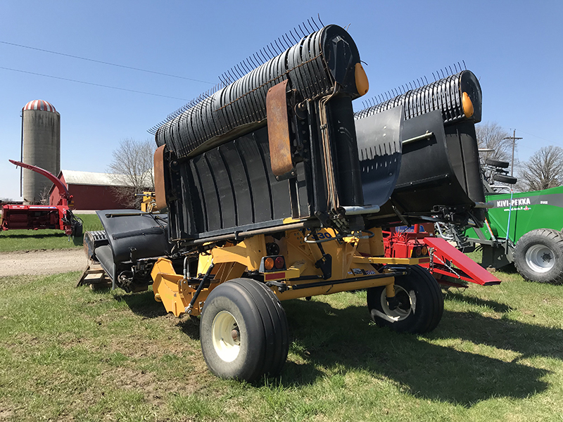 2014 Oxbo 330 Windrow Merger