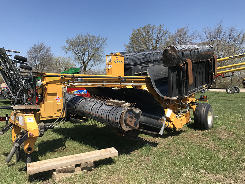 2014 Oxbo 330 Windrow Merger