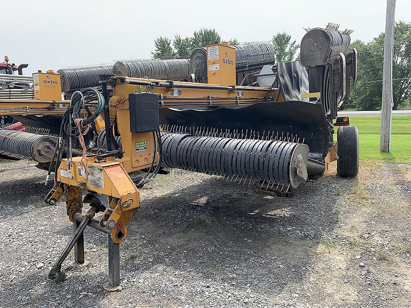 2012 Oxbo 330 Windrow Merger