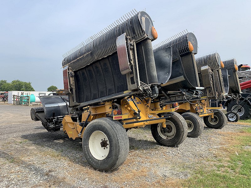 2012 Oxbo 330 Windrow Merger