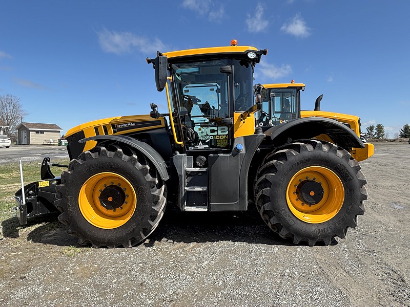 2026 JCB 4220 Tractor