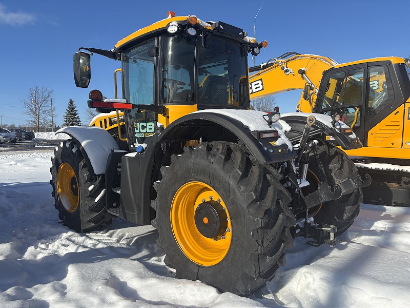 2026 JCB 4220 Tractor