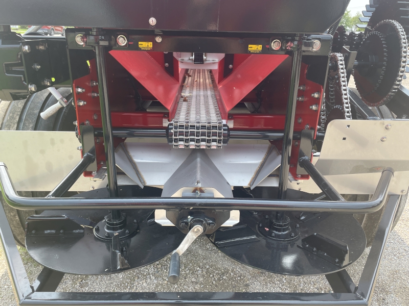 2026 Salford TROOPER 10 Fertilizer Spreader