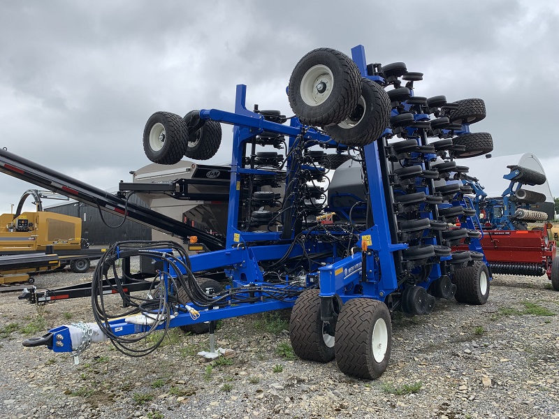 2023 New Holland P2185 30' Air Drill