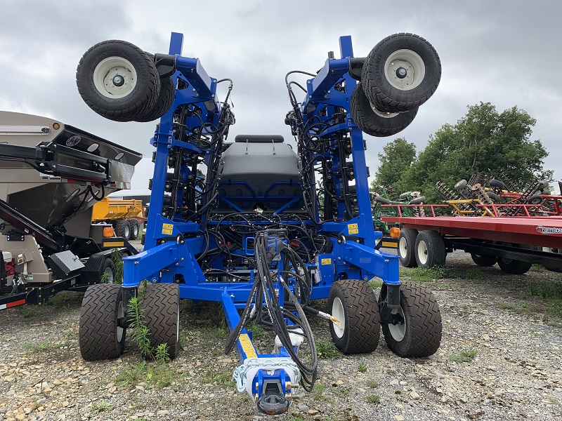 2023 New Holland P2185 30' Air Drill