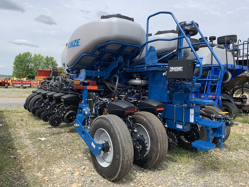 2024 Kinze 5900 16R30 Planter