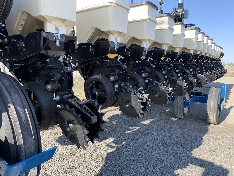 2024 Kinze 3605 16R30 Planter