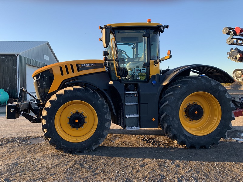 2024 JCB 8330 FASTRAC Tractor