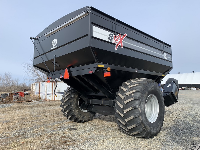 2024 J&M 812-18 Grain Cart