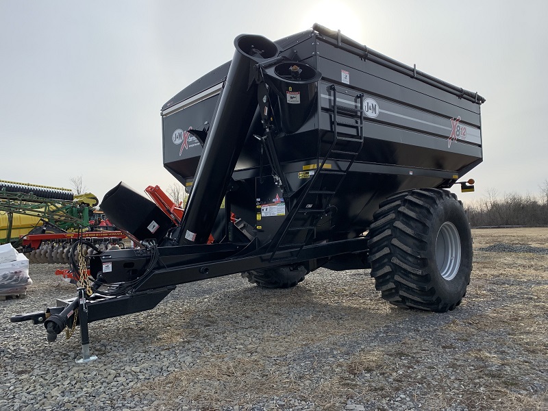 2024 J&M 812-18 Grain Cart