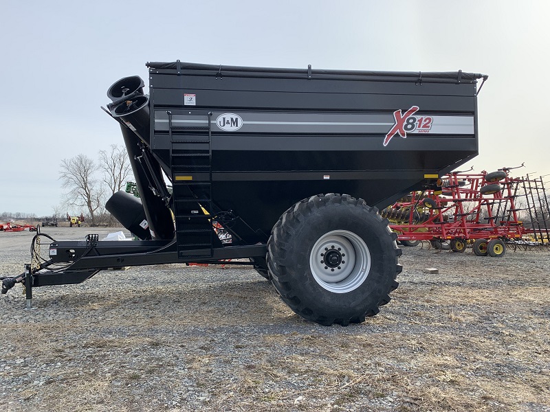 2024 J&M 812-18 Grain Cart