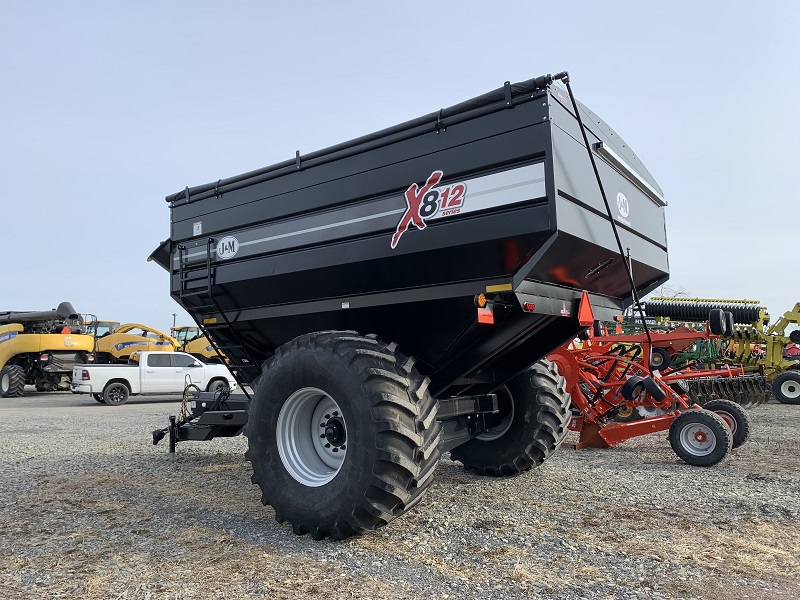 2024 J&M 812-18 Grain Cart